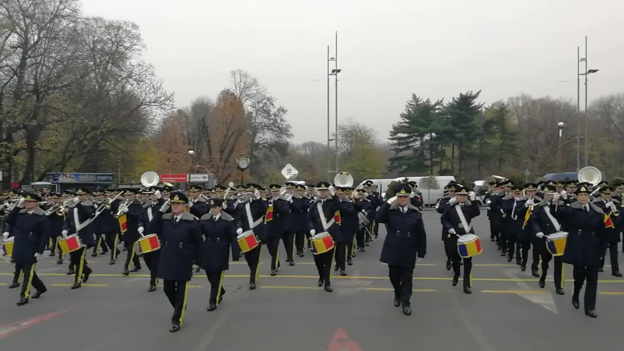 Salutul fanfarei / Romanian Military Band