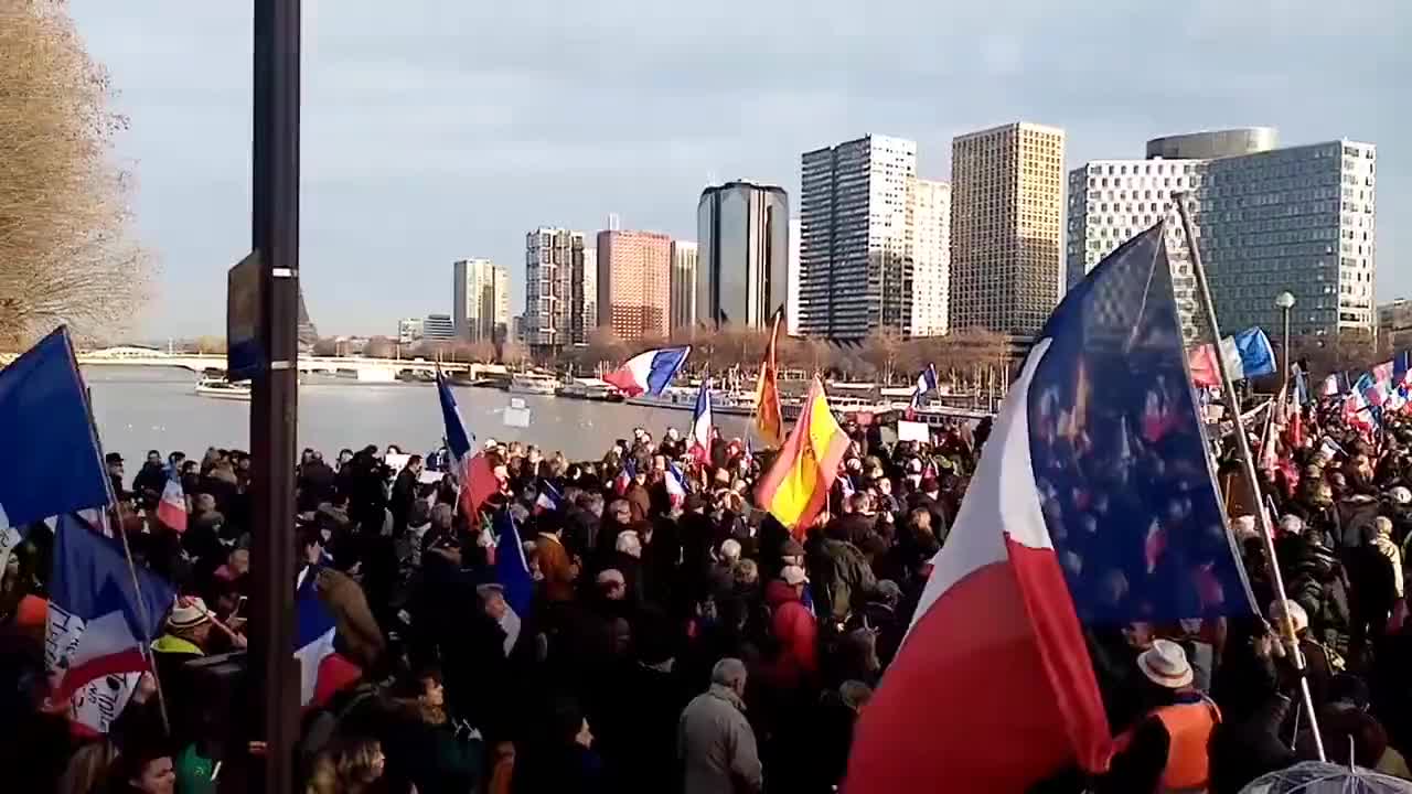 Francia sigue sin someterse a la tiranía. todos unidos. 11/12/2021