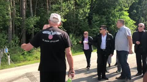 Policija zaustavila muškarca s ustaškom majicom