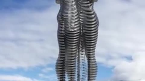 As estatuas se unem formando uma so