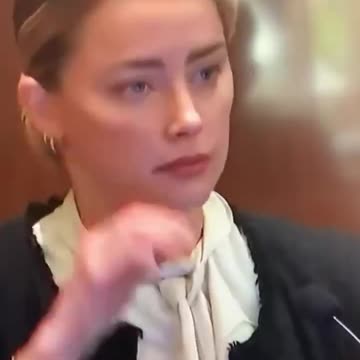 Amber Heard snorting coke on the witness stand