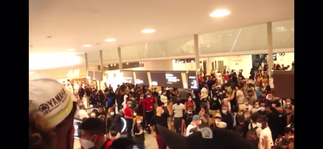 How do French cops go upstairs - backwards