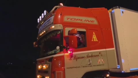 Paris Freedom Convoy welcomed with fireworks