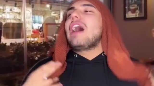 Bazen kendime çok gülüyorum ahshash (insta: taygunozelci)
