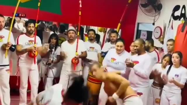 Arte marcial ou dança Brasileira Martial art or Brazilian dance - Mestre & Natalia de Oliveira