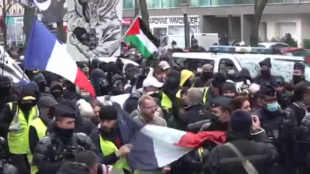 Today France Paris, Yellow Vest protesters marched