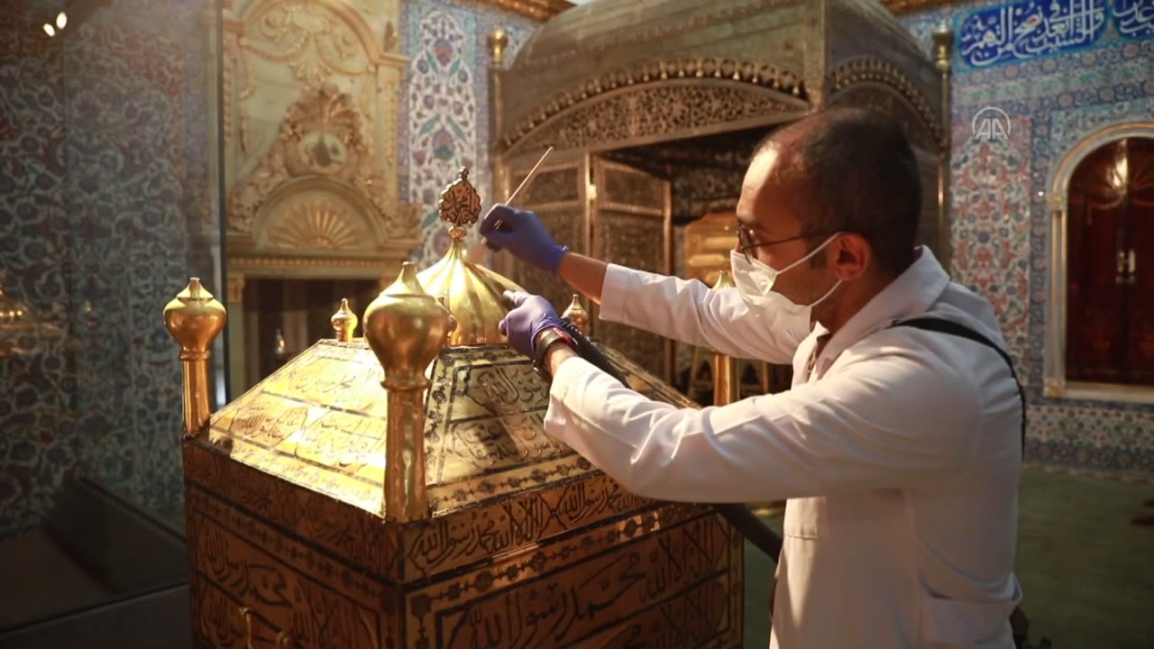 The chamber where the Holy Relics are kept was cleaned with a 5 century old tradition
