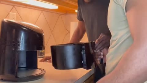 Teaching my Haitian cousin about an Air Fryer