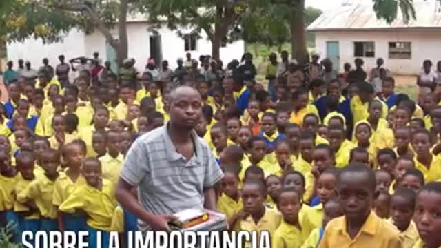 Conduce un camión por horas al enterarse que cientos de animales salvajes luchan por sobrevivir