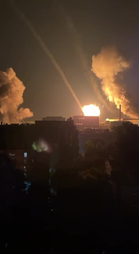 Footage of rocket strikes on the territory of the Yuzhmash plant in Dnepropetrovsk tonight
