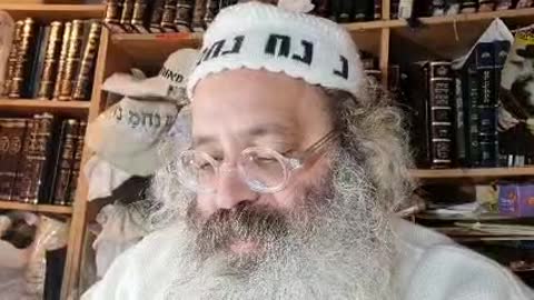 הנודר מן הענבים מותר ביין מן הזיתים מותר בשמן אמר קונם זיתים וענבים - שיר נ נח משנה מסכת נדרים דף נב