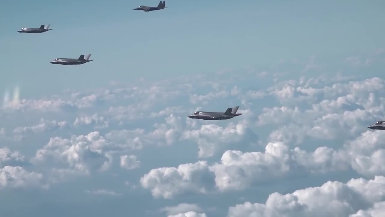Stunning Video of B-1 Lancer in Action • Takeoff & Landing [Training Footage]10