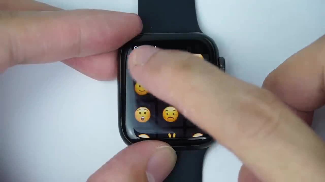 Gaming, video playback, and Facebook on your Apple Watch – all in one!