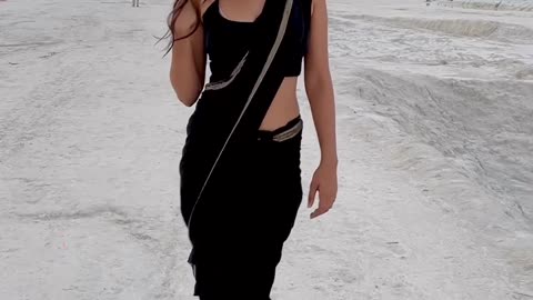 Tag her 🖤 #relatable #explore #trending #reels #bollywoodfeel #sari #beauty