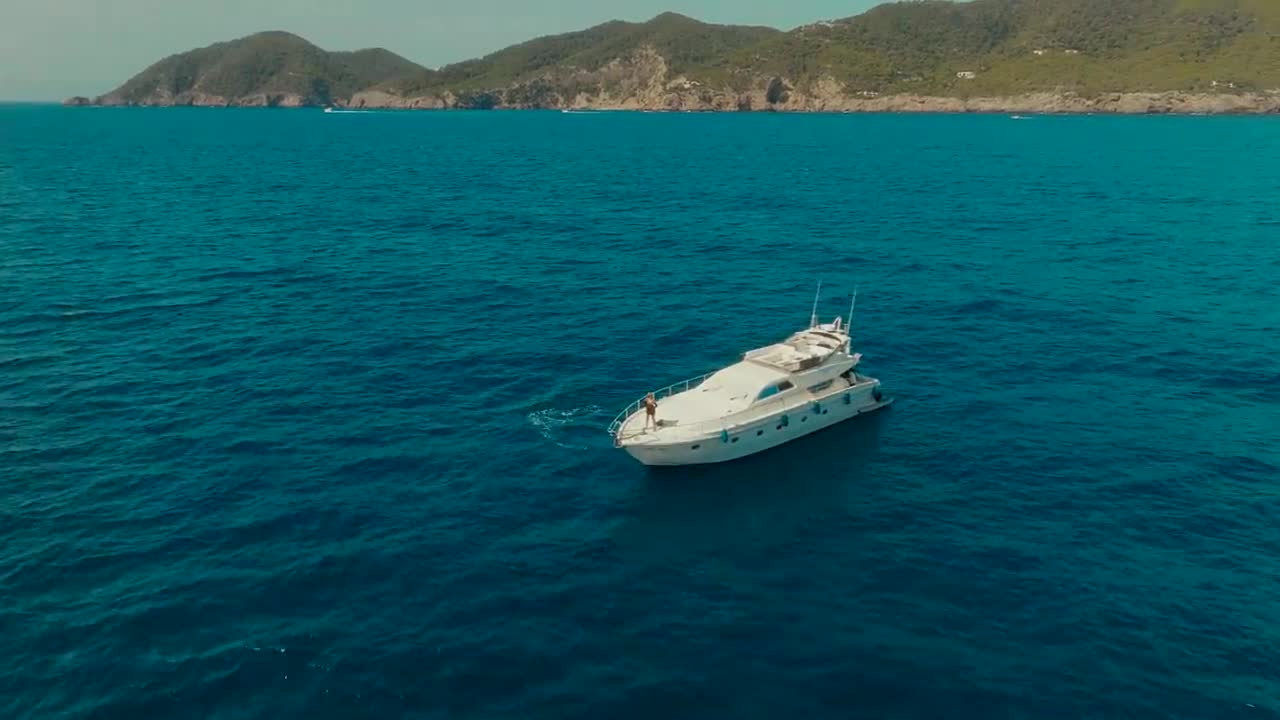 David Guetta & Bebe Rexha - I'm Good (Blue) [Official Music Video]