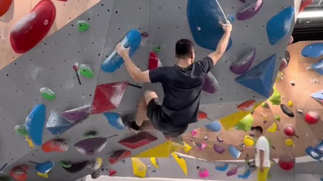 V5 line breaking action in rock time