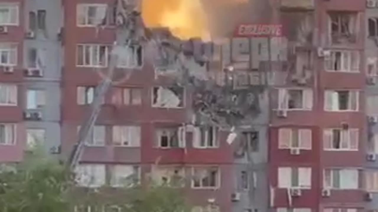 In Dnipro, a part of a house damaged after a missile strike collapsed - local pubs