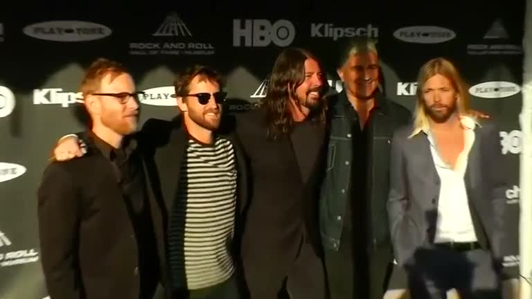 Rock and Roll Hall of Fame inductees arrive in Cleveland
