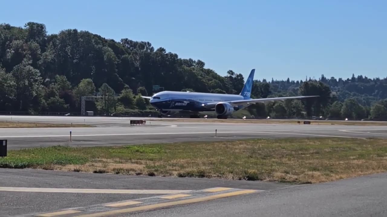 Boeing 777X Blasting Out