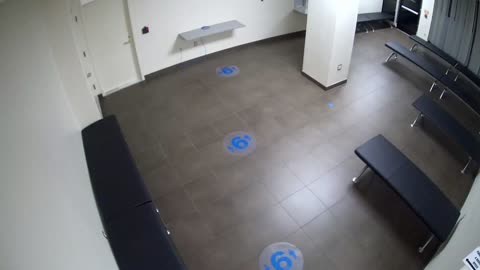 8030FCOB01128BadgingWaitingArea_2021-01-05_21h00min01s950ms.mp4