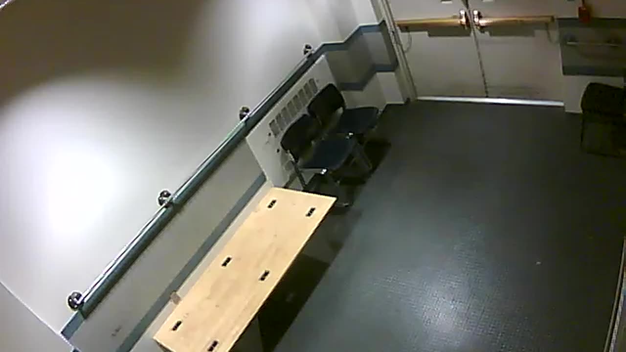 1657HQOB02PrisonerProcessingLobby_2021-01-05_01h40min00s820ms.mp4