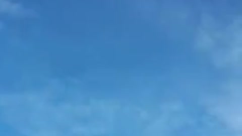 Himmel in Berlin am 8.11.2022 um 14 Uhr