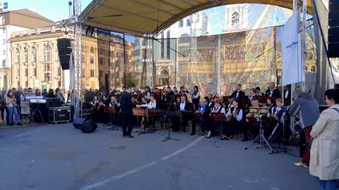 Веселит и музыцирует Национальный Академический оркестр народных инструментов Украины!!!
