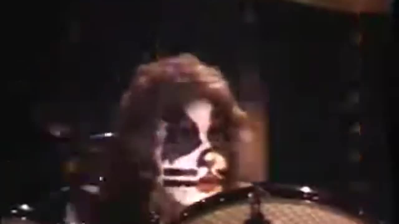KISS - Love 'Em And Leave 'Em