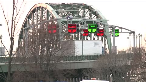 Protesters Rally at U.S.-Canada Border in Buffalo Over COVID Vaccine Mandate
