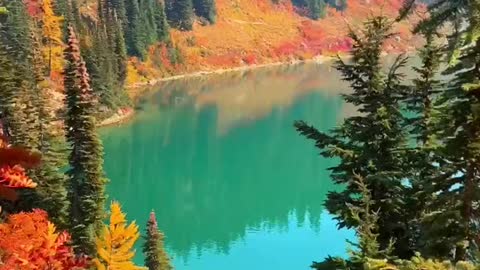 Hiking in the autumn alpine