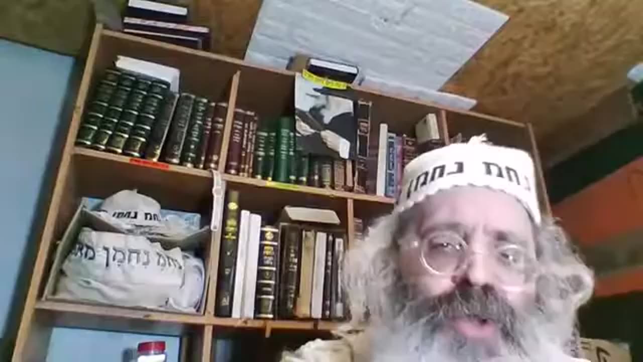 On Chanuka we light the menora illuminate His glory and usher peace in the world - a Nanach song