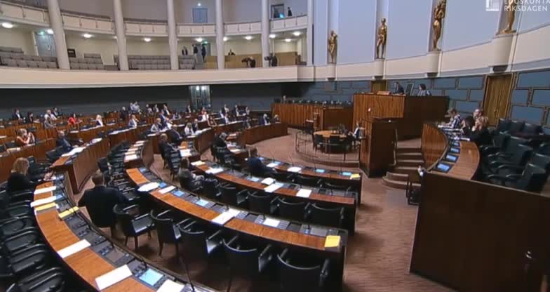 Välikysymys nuoriso ja katujengirikollisuuden torjumisesta maahanmuutto ja kriminaalipoliittisin