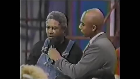 who brought the slaves to America