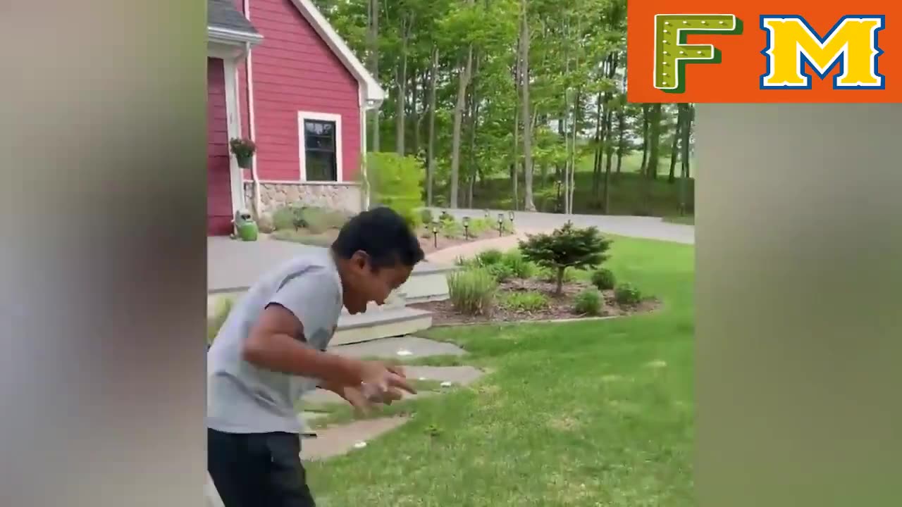 Try not to laugh 002