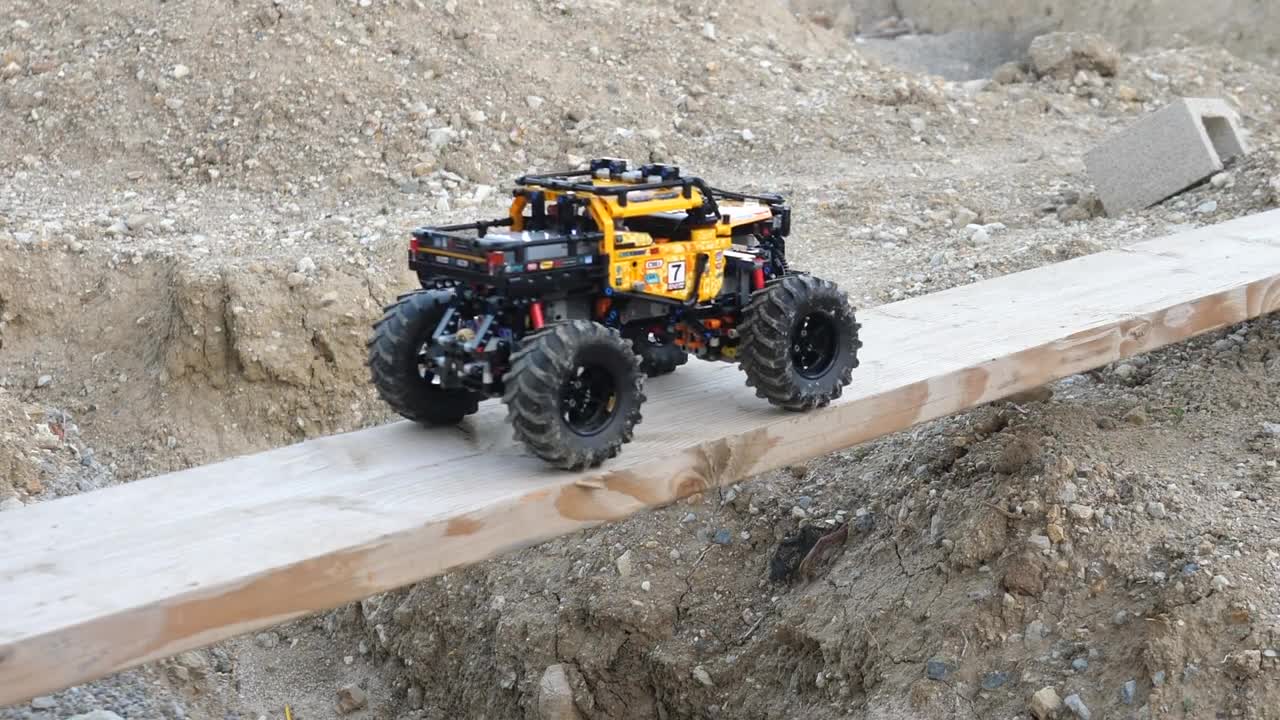 LEGO Technic 4x4 X-Treme Off-Roader 42099 Reviewed! Is it that bad_
