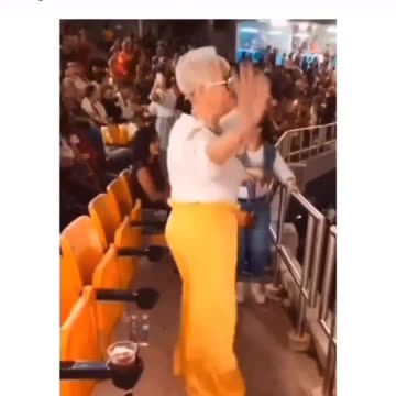 Grandma Is Living The Life😎