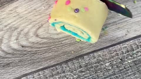 BIRTHDAY CAKE ROLLS! 🧁