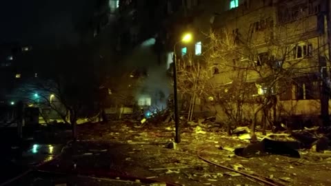 Russia advances on Kyiv, Zelenskiy pleads for help