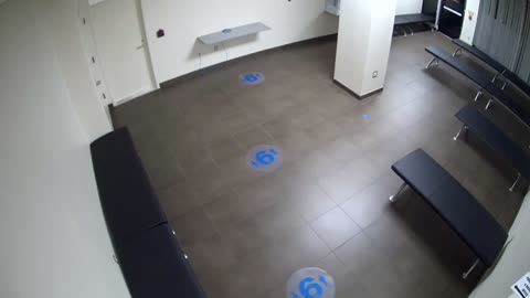 8030FCOB01128BadgingWaitingArea_2021-01-05_19h40min01s890ms.mp4