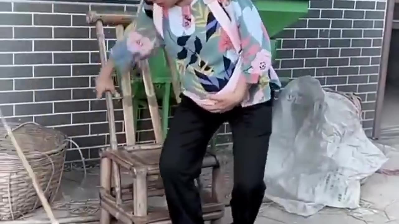 try not to laugh 🤣🤣🤣