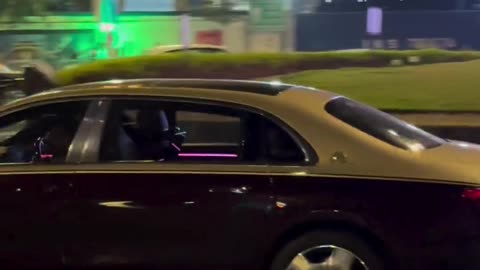 bombay hain mera bhai kabhi soti nahin yeah