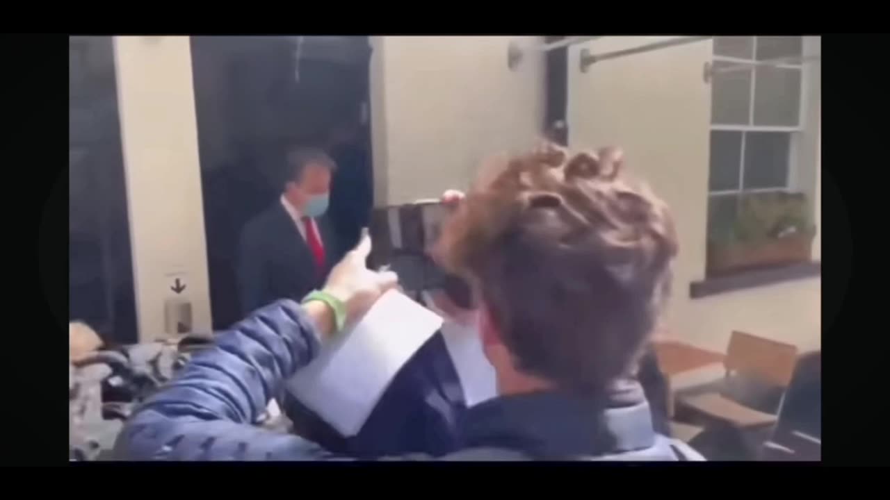 Starmer kicked out of pub by angry owner.