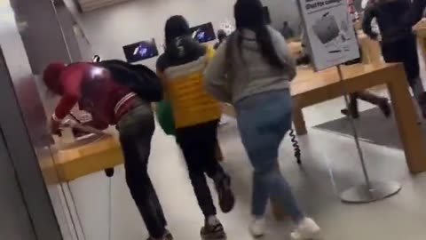 Philadelphia Looting Pt 4 iPhone Store