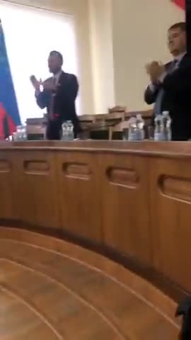 Il Parlamento della Repubblica di Lugansk, dopo l'approvazione del trattato con la Russia.