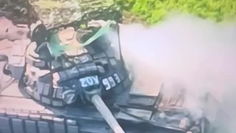 FPV drones of the AFU hit an abandoned T-80 tank of the Russian Armed Forces near Donetsk.