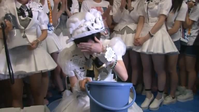 Top Japan pop group take up the ice bucket challenge