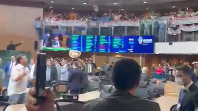 O Agro invade o plenário em Goiás, estava, havendo votação para taxar o agronegócio em Goiás!