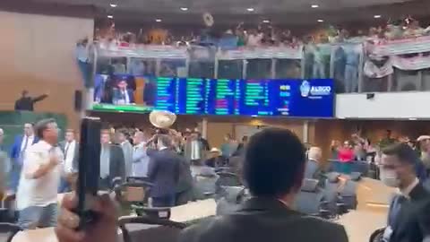 O Agro invade o plenário em Goiás, estava, havendo votação para taxar o agronegócio em Goiás!