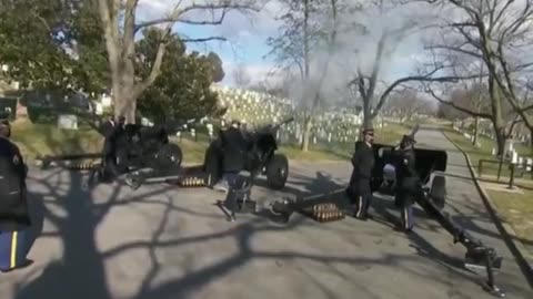 ▶ EXTRAIT-RQ (26 fév 23) : Trump vs.Biden 21 coups de canon