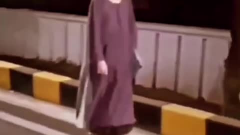 A paranormal lady seen on street of india ⚠️